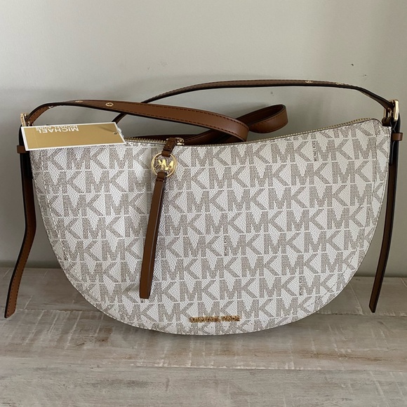 Michael Kors Handbags - Michael Kors Camden Bag. NWT